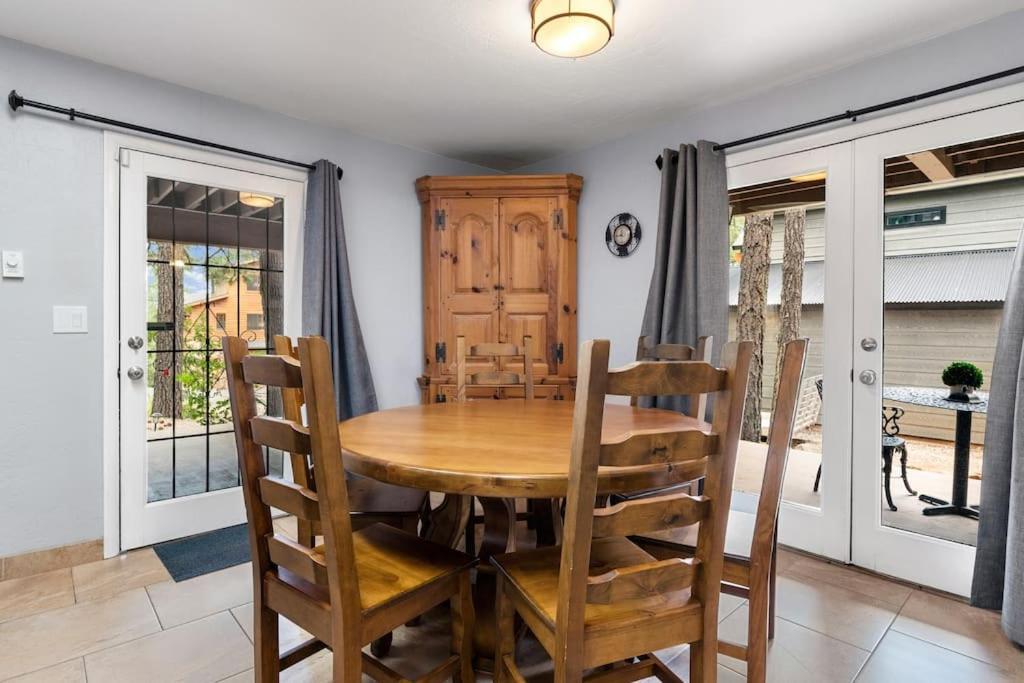 Luxury Cabin Oasis Getaway Heart Of Munds Park Buitenkant foto